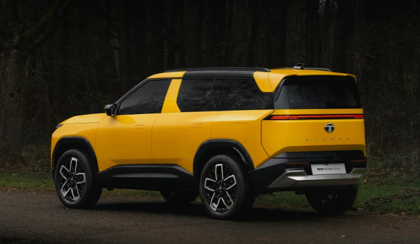 Tata Sierra 2025 का धमाकेदार रिटर्न – जानिए क्यों इसे कहा जा रहा है ‘Mini Defender’! Tata Sierra 2025
